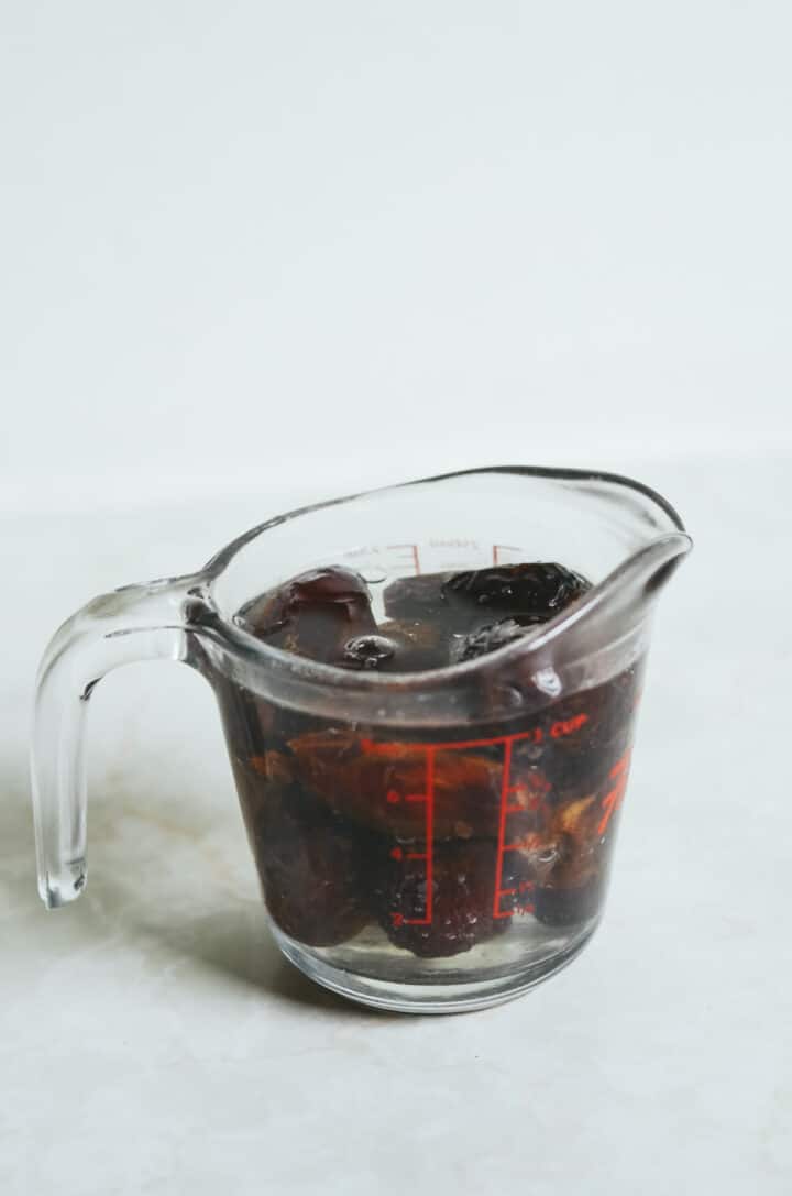 Dates Pitted vs Unpitted and Why Medjool is the Best Beside the Mountain